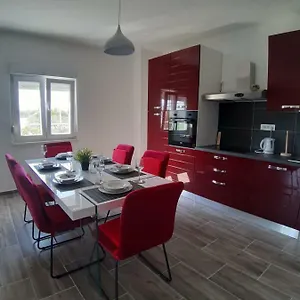 Apartment House Ivan, Donji Zemunik