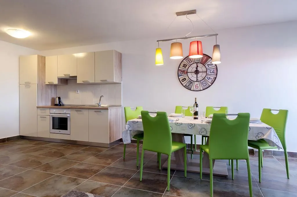 Sukošan White Residence Accommodation דירה