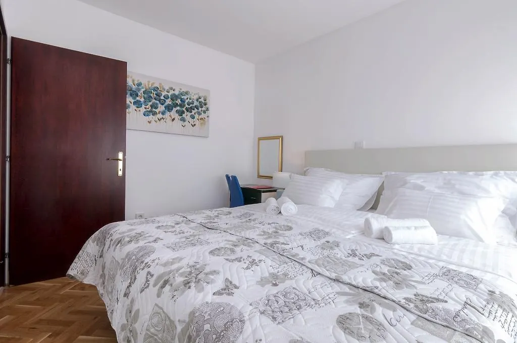 Sukošan White Residence Accommodation דירה